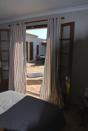 3 slaapkamers, een strijkplank/strijkijzer, wifi