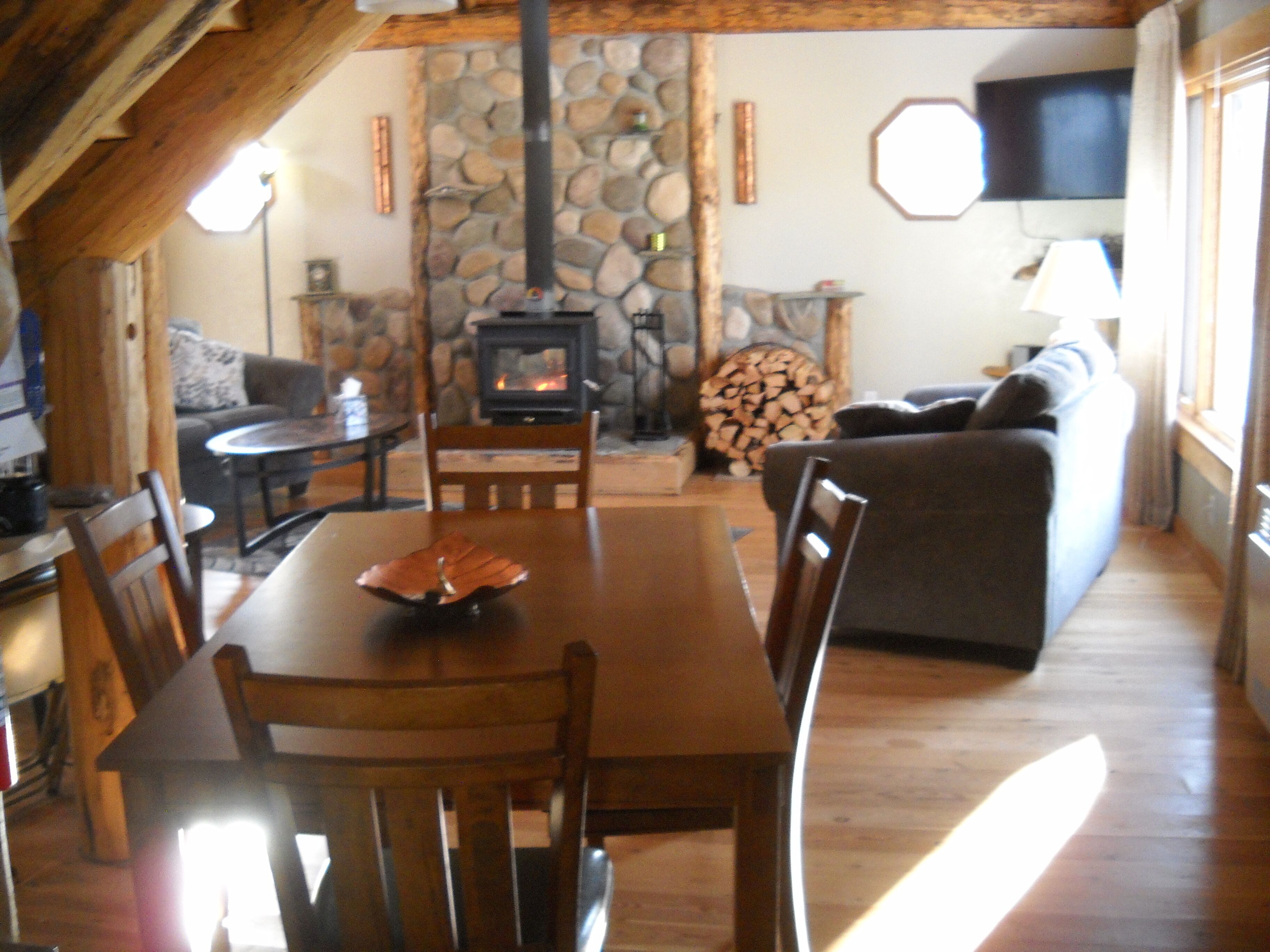 TV, fireplace