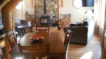 TV, fireplace