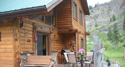 Trout Tales Lodge, joka sijaitsee Dearborn-joella. Sininen nauha kalastus