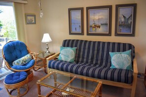 TV - Two bedroom sleeping 6 with air conditioning (Dennis Port)