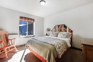 4 Schlafzimmer, Schreibtisch, Bügeleisen/Bügelbrett, WLAN