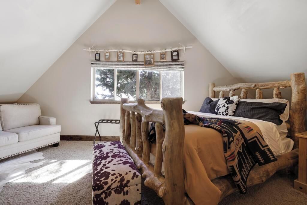 4 bedrooms, desk, iron/ironing board, WiFi