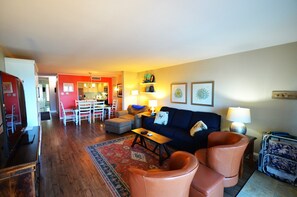 Living area - Edgewater House - Ocean Front Units With Spectacular Views! (Rehoboth Beach)