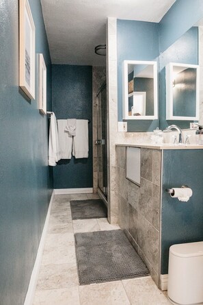 Bathtub, hair dryer, towels, soap - 65 Steps to Ocean • Private Home • 2-Car Garage (San Diego)