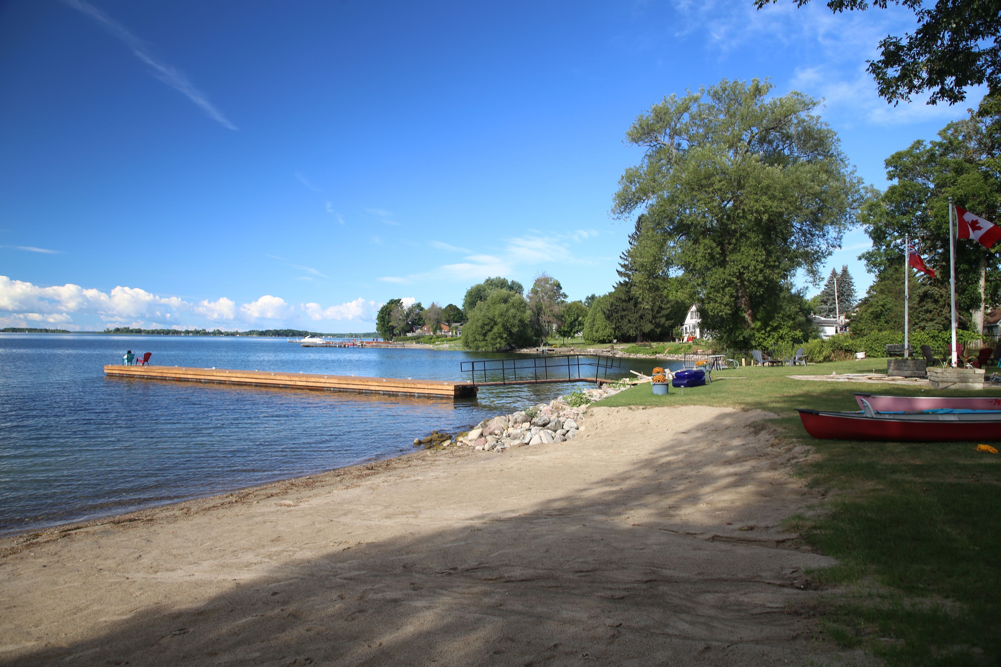 Plage, chaises longues, serviettes de plage