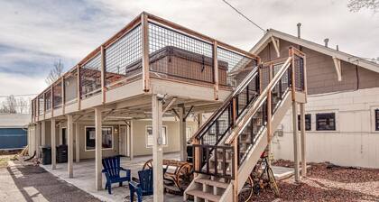 Downtown 1 Bedroom w/Hot Tub, A/C & Sleeps 4