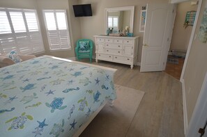 4 bedrooms, iron/ironing board - Less than 2 miles to the beach and boardwalk! (Rehoboth Beach)