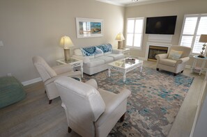Living area - Less than 2 miles to the beach and boardwalk! (Rehoboth Beach)