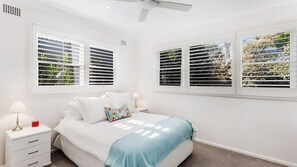 4 bedrooms, iron/ironing board, WiFi, bed sheets