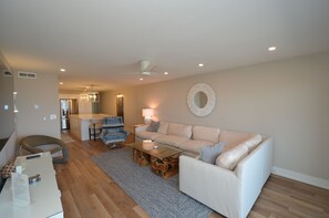 TV - WALK RIGHT ONTO THE BOARDWALK FROM APARTMENT PATIO! (Rehoboth Beach)