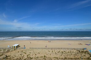 Beach - Edgewater House - Ocean Front Units With Spectacular Views! (Rehoboth Beach)
