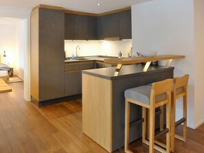 Réfrigérateur, micro-ondes, four, lave-vaisselle