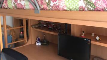 3 slaapkamers, een strijkplank/strijkijzer, gratis wifi, beddengoed