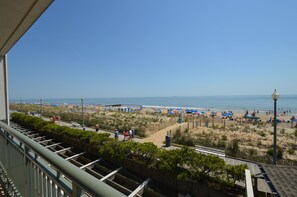 Beach - Edgewater House - Ocean Front Units With Spectacular Views! (Rehoboth Beach)