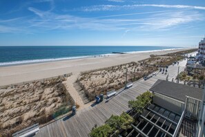 Beach - Edgewater House - Ocean Front Units With Spectacular Views! (Rehoboth Beach)