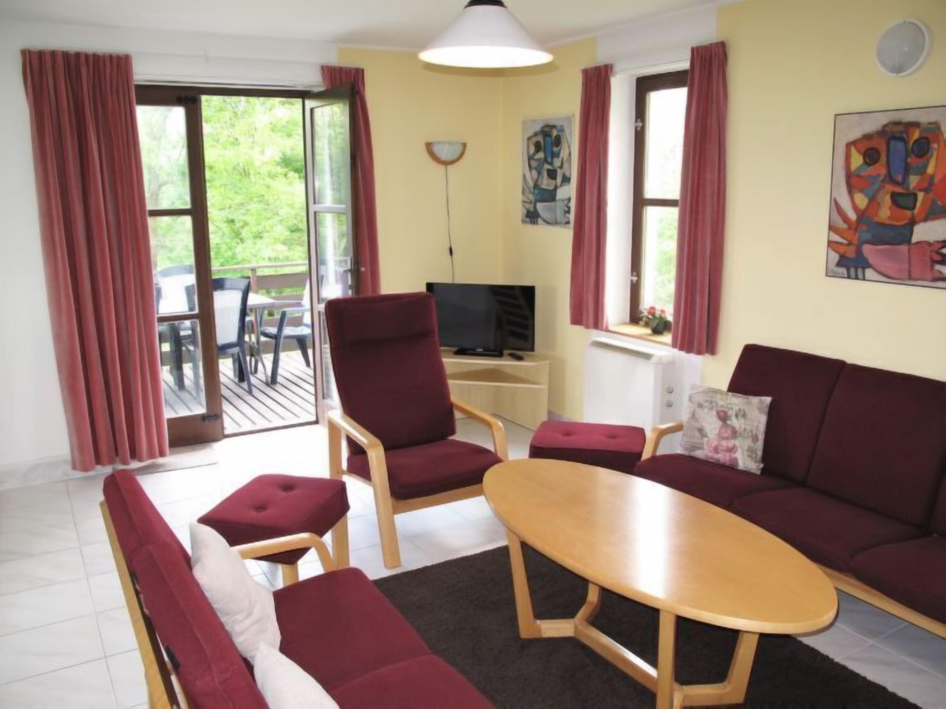 Télévision, cheminée, baby-foot