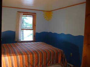 3 bedrooms, iron/ironing board, bed sheets