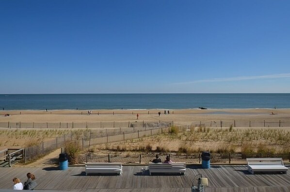 Beach - OCEAN FRONT CONDO. ENJOY YOUR MORNING COFFEE SITTING ON YOUR PRIVATE BALCONY WATCHING THE SUNRISE. (Rehoboth Beach)