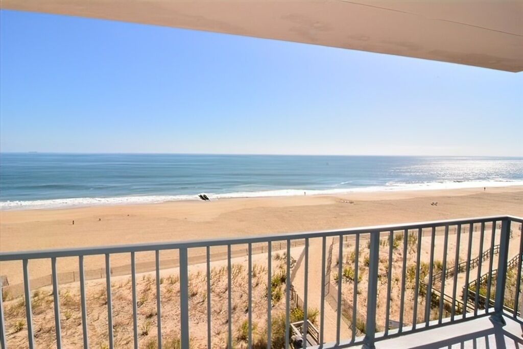 OCEAN FRONT CONDO.  ENJOY YOUR MORNING COFFEE SITTING ON YOUR PRIVATE BALCONY WATCHING THE SUNRISE.