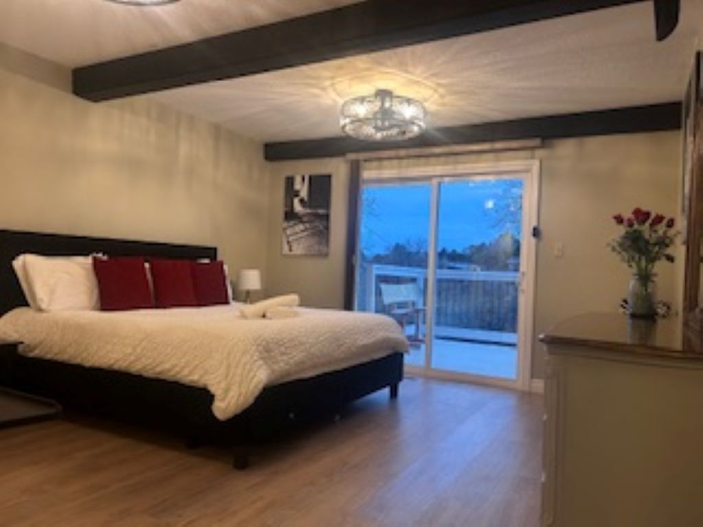 8 bedrooms, desk, iron/ironing board, free WiFi