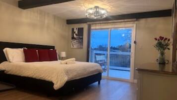 8 bedrooms, desk, iron/ironing board, free WiFi