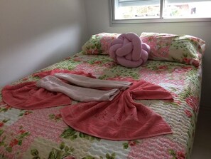 3 chambres, fer et planche à repasser, Wi-Fi, draps fournis