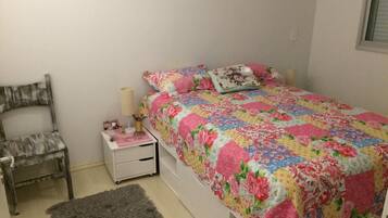 3 quartos, ferros/tábuas de passar roupa, Wi-Fi, roupa de cama