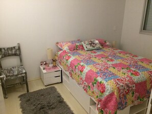 3 slaapkamers, een strijkplank/strijkijzer, wifi, beddengoed