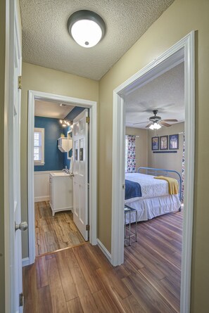 2 habitaciones, tabla de planchar con plancha, wifi y ropa de cama 