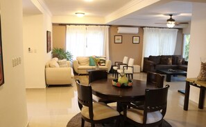 Traditional Villa, 5 Bedrooms, Accessible, Private Pool | In-room dining - Villa en Guavaberry (Guayacanes)