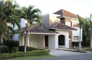 Front of property - Villa en Guavaberry (Guayacanes)