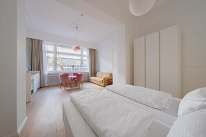 Unclassified image, 5 of 8, button