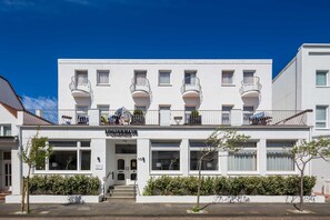 Unclassified image, 3 of 8, button