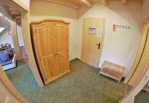 Interior - FeWo Glück Auf, 2-4 Personnen 1 Schlafzimmer, Wohnküche, Mansarde m. Dachgaube (Schönau am Königssee)