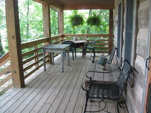 Outdoor dining - Vintage River Cabin, Log, Riverfront, Fireplace, dock, hottub, skylights, CHARM (Luray)