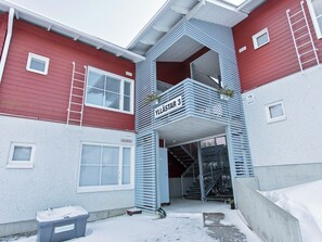 A multi-story building with a balcony, a staircase, and a sign reading 'YLLÅSTAR 3'. - Yllästar 3 as 506 by Interhome (Äkäslompolo)