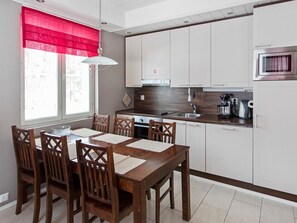 Jääkaappi, mikroaaltouuni, astianpesukone