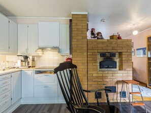 Jääkaappi, mikroaaltouuni, astianpesukone