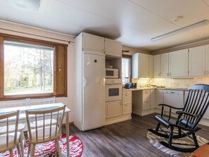 Jääkaappi, mikroaaltouuni, astianpesukone