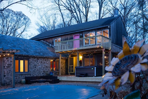 Mountain House -  A private rustic oasis with goats! 