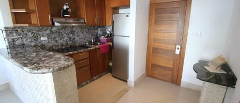 雪櫃、微波爐、焗爐、爐具