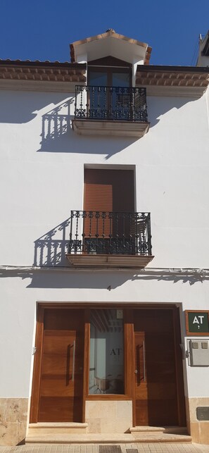 Exterior detail - Tourist apartments (Mota del Cuervo)