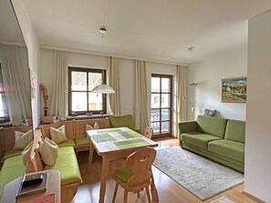 Fernseher, Tischtennisplatte