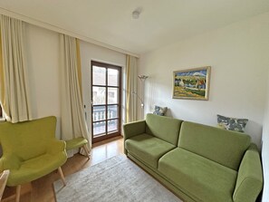 Fernseher, Tischtennisplatte