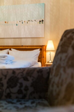 Unclassified image, 3 of 12, button