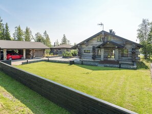 A log cabin with a covered carport and a swimming pool. - Villa pärla by Interhome (Olhava)