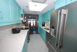 Fridge, microwave, oven, stovetop - Just one block south of Rehoboth Avenue! (Rehoboth Beach)