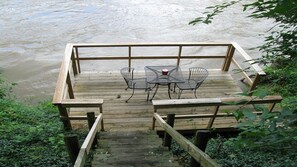 Outdoor dining - Rustic River Cabin, Charming Riverfront, Hottub, 2 Stone Fireplaces, Dock, Views (Luray)