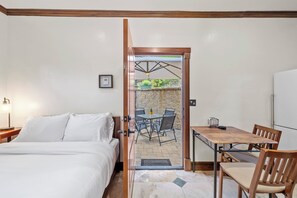 1 bedroom, desk, iron/ironing board, free WiFi